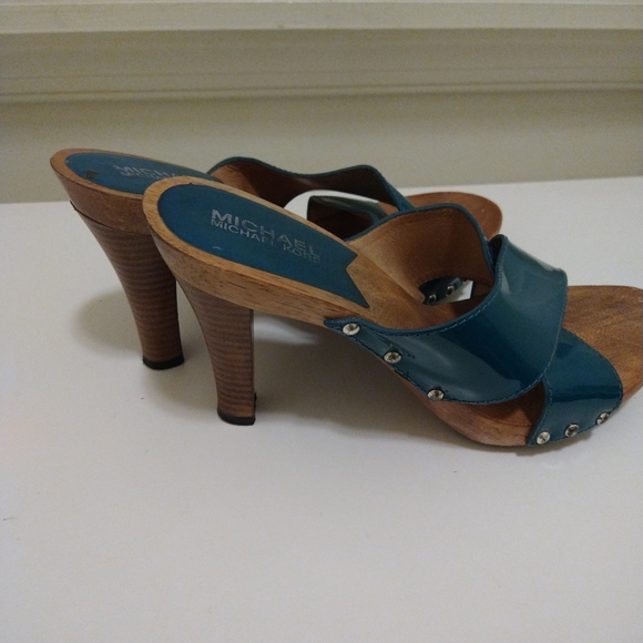 Turquoise sandals - Picture 2 of 4